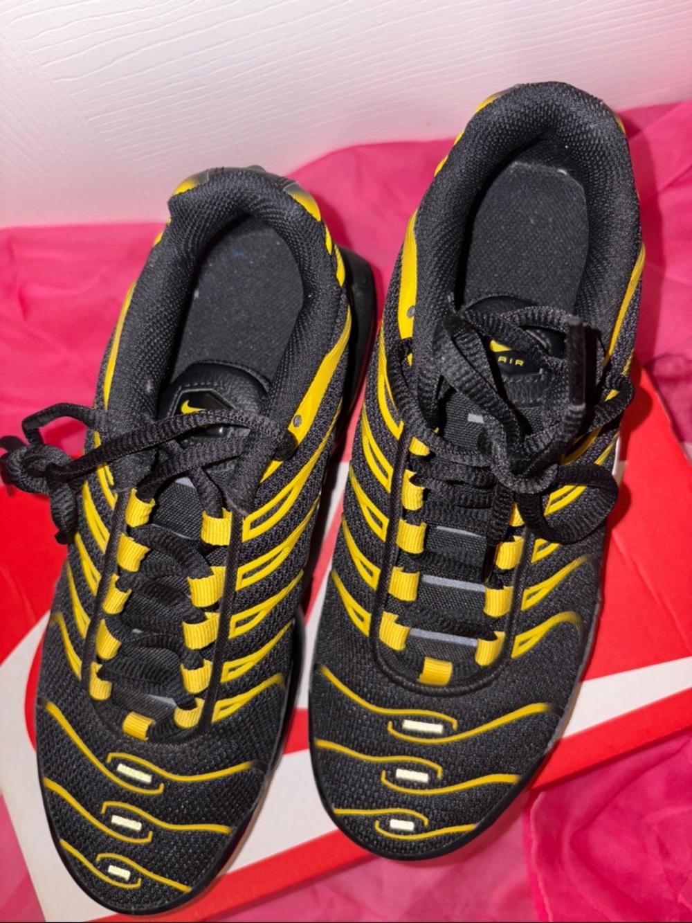 Nike Grade School Air Max Plus- Black and Yellow size 4Y - Picture 4 of 16